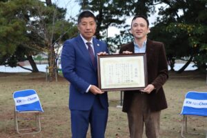 四日市市より感謝状をいただきました(森市長・髙橋社長)